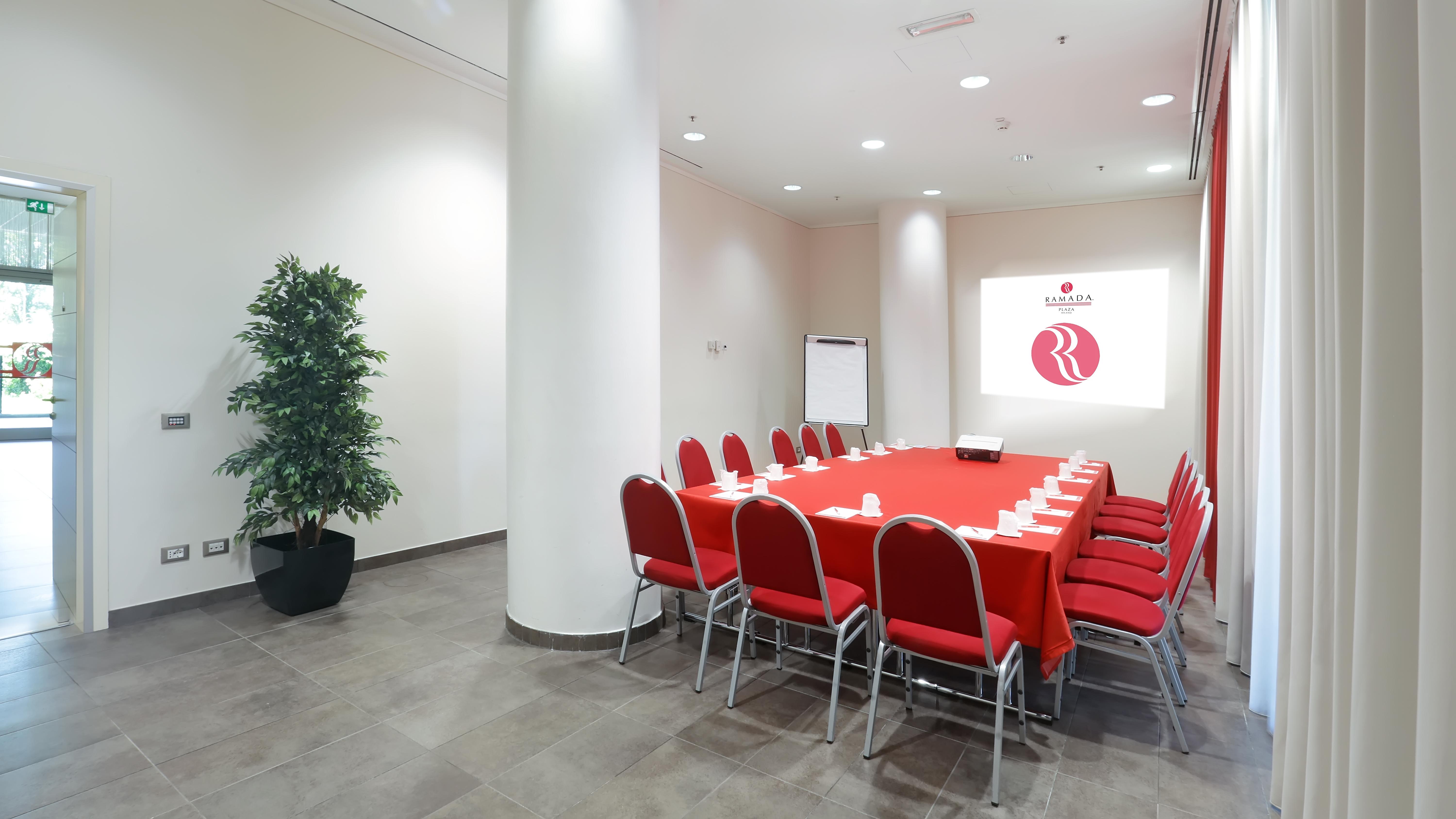 Ramada Plaza By Wyndham Milano — Foto’s 1